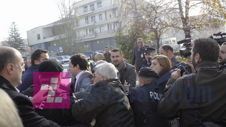 Albin Kurti, Donika Kadaj dhe Albulena Haxhiu lirohen nga paraburgimi