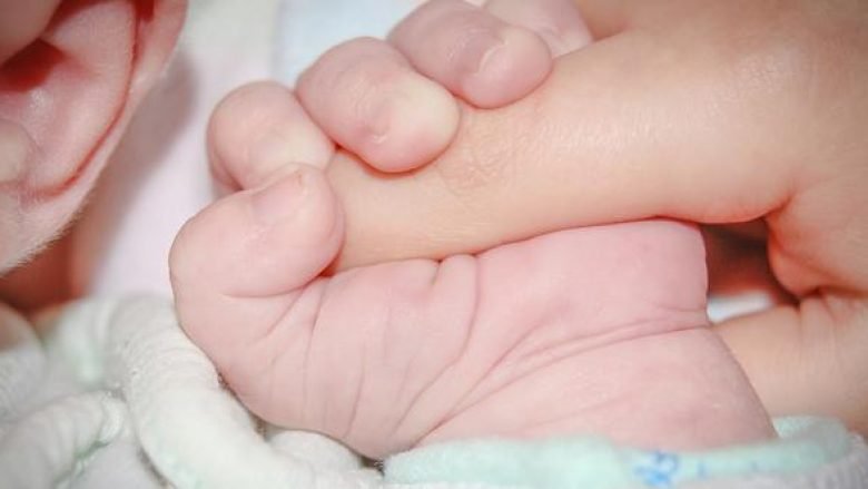 Një nënë fiton 12 milionë dollarë “dëmshpërblim” për “foshnjën që nuk do të duhej ta lindte”!