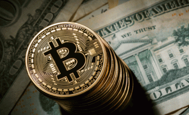 Bitcoin kalon vlerën prej 7,000 dollarë, dyfishon vlerën për dallim nga mesi i shtatorit