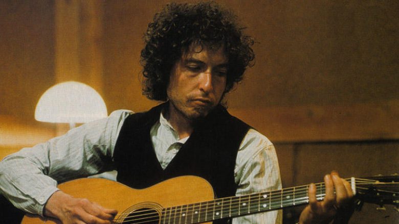 Del në ankand kitara e Bob Dylan për 300 mijë dollarë