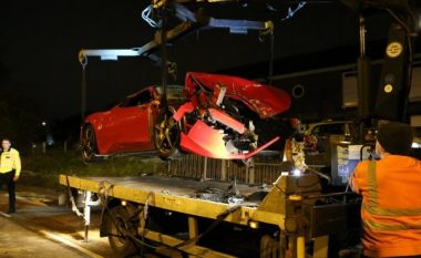 Aksident ndërmjet tetë veturave në Londër, i përfshirë edhe një Ferrari i 600 mijë dollarëve (Foto/Video)