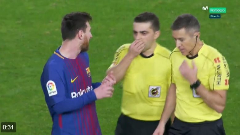 Momenti kur Messi ia shpjegonte gjyqtarit se topi ishte brenda vijës së portës (Video)