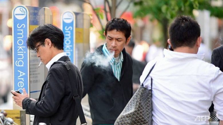 Shpërblimi i kompanisë japoneze, ofron më shumë ditë pushim për punëtorët e saj jo-duhanpirës (Foto)