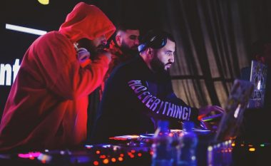 DJ Dagz dhe DJ PM krijojnë atmosferë për publikun në Gjakovë (Foto)