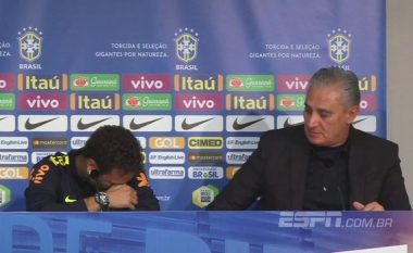Neymar pyetet shumë për situatën e tij te PSG, trajneri e merr në mbrojtje dhe lojtari fillon të qajë (Video)