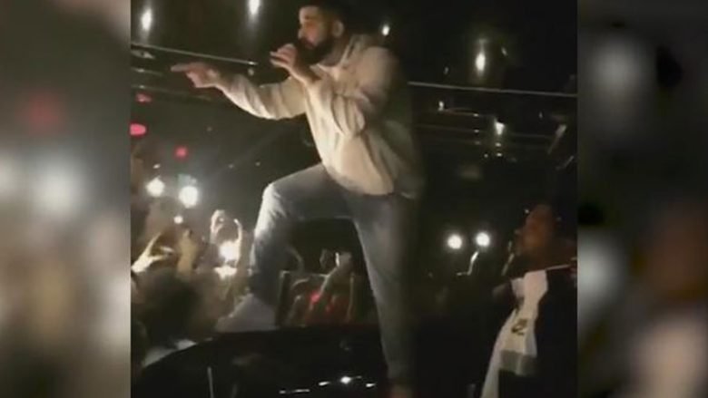 Fanset po i ngacmoheshin seksualisht, Drake ndaloi paraqitjen skenike (Video)