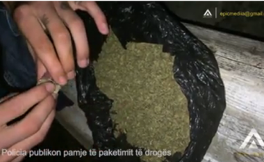 Policia publikon pamje të paketimit të drogës (Video)