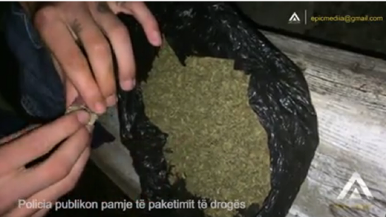 Policia publikon pamje të paketimit të drogës (Video)