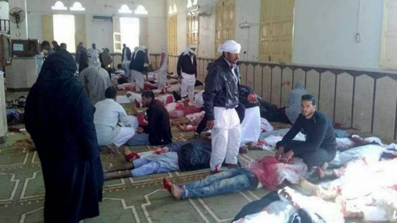 Egjipt, shkon në mbi 300 numri i të vrarëve nga sulmi i armatosur në xhami (Foto)