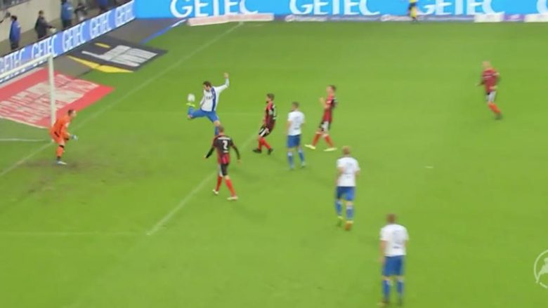 Në ligën e tretë të Gjermanisë shënohet gol me volej akrobatik me finte (Video)