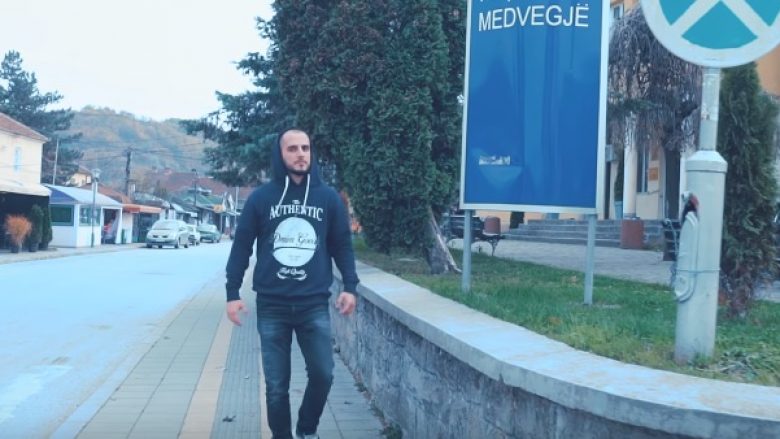 Serbia e quan provokim këngën kushtuar “Medvegjës”, policia serbe e heton Gold Ag (Foto)