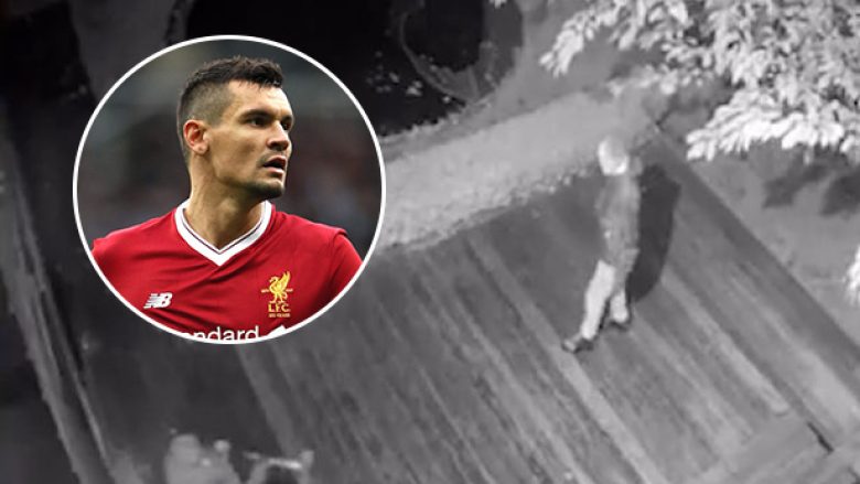 Momenti kur grabitësit thyen derën e shtëpisë së Dejan Lovrenit (Video)