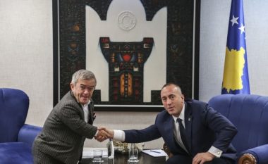 Haradinaj ofron përkrahjen për Shoqatën e personave me nevoja të veçanta