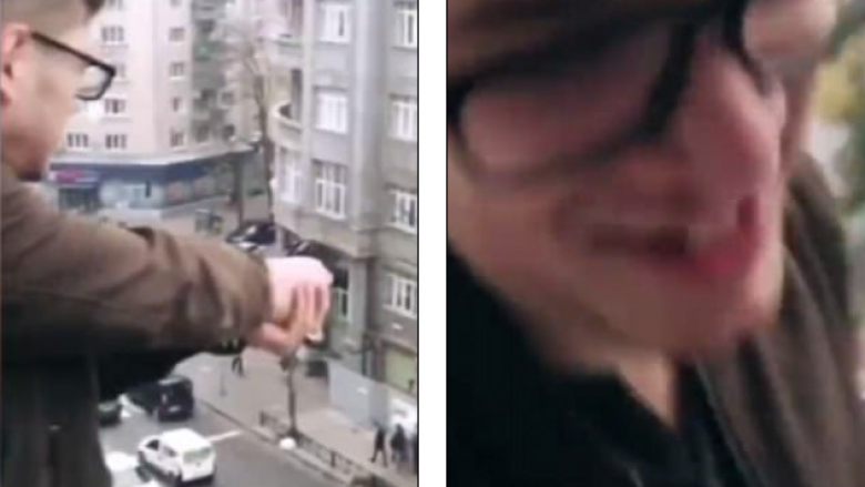 E teprojnë “fëmijët e pasur të Instagram-it”, nga ballkoni qëllojnë me armë në drejtim të një rruge të mbushur me njerëz (Video)