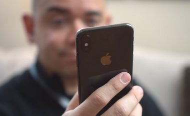 Apple pranon se iPhone X ka probleme me ekranin