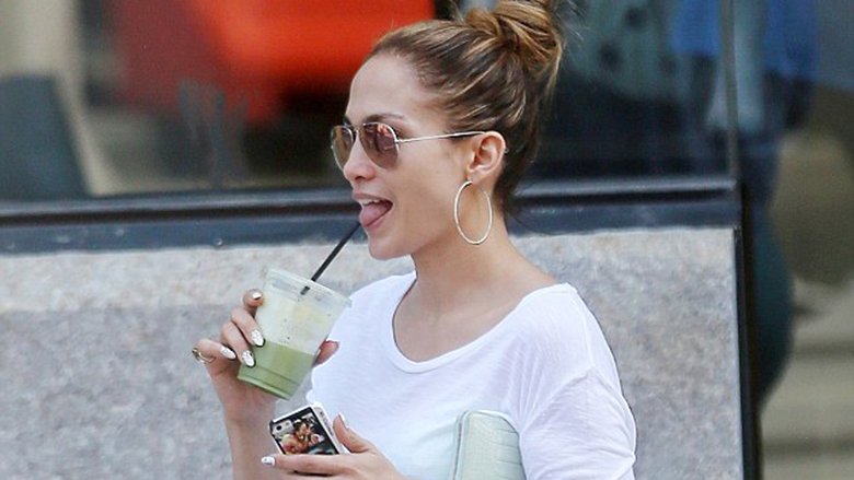 Jennifer Lopez gjithmonë për kafjall ha smoothie – thotë që është i shëndetshëm dhe eliminon shtresat yndyrore (Receta)