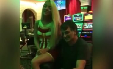 Pasi kaloi disa ditë në jahtin e tij, tani këngëtarja 19-vjeçare serbe këndon në kazino vetëm për Qazim Osmanin (Video)