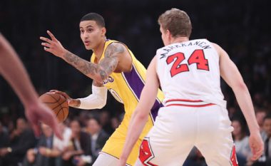 Lakers mposhtin Bulls me përmbysje nga 19 pikë disavantazh (Video)