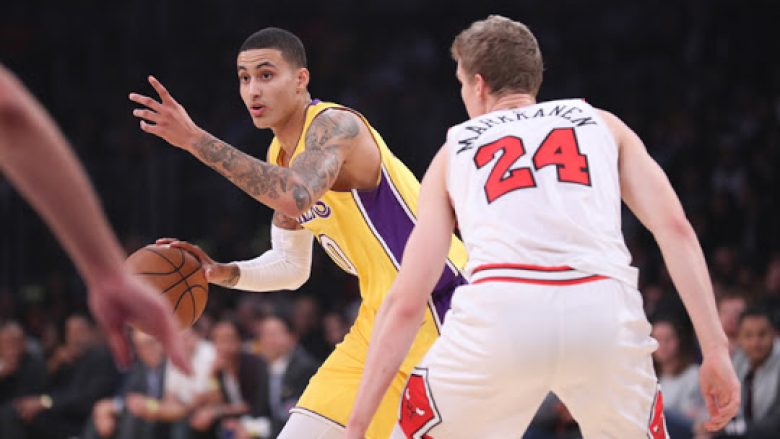 Lakers mposhtin Bulls me përmbysje nga 19 pikë disavantazh (Video)
