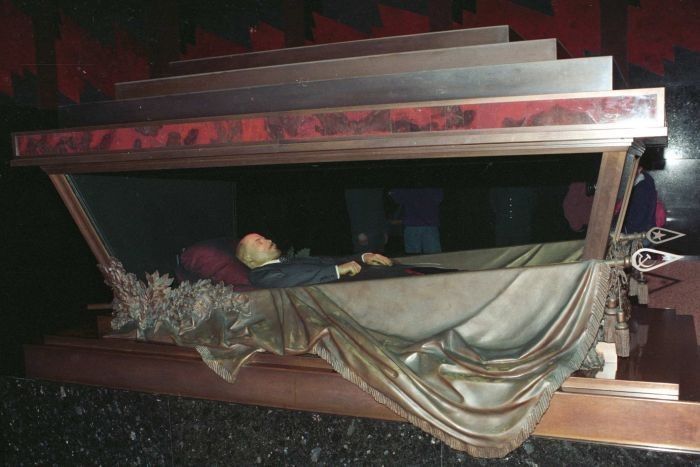 Lenin Body Preserved Lenin's Tomb Should Stay In Red Square, Putin