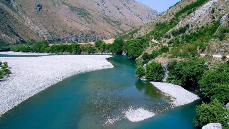 The Guardian: Hidrocentralet mbi Vjosë, kërcënimi nga digat në Ballkan