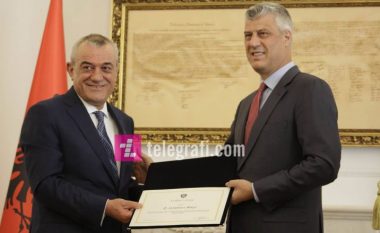 Selmanaj kritikon Thaçin për medaljen që i ndau kryeparlamentarit të Shqipërisë