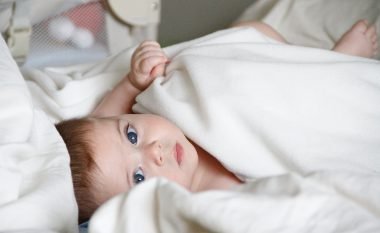 Këshilla nga HiPP për larjen e foshnjave, temperaturën e ujit dhe produktet e preferueshme