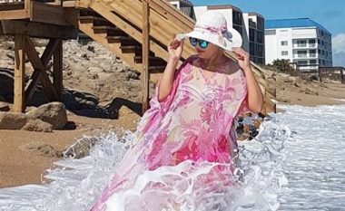 Mihrije Braha sfidon ‘të ftohtin’, shfaqet atraktive me bikini në plazhet e Floridas (Foto)