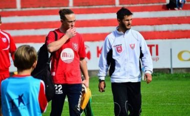 Në Pejë fillon punën shkolla e futbollit ‘Arena Sport’ e udhëhequr nga Ilir Nallbani