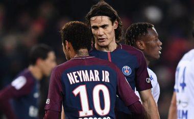 Cavani dhe Neymar përsëri zënkë për shkak të një penalltie, goditën njëri tjetrin me kokë – braziliani e shtyn uruguaianin pas humbjes së penalltisë (Foto/Video)