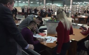Numërimi i votave për Prishtinën dhe Prizrenin (Video)