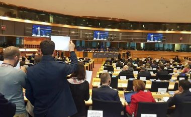 Në Parlamentin Evropian afishe me kërkesë për liberalizimin e vizave për Kosovën (Foto)