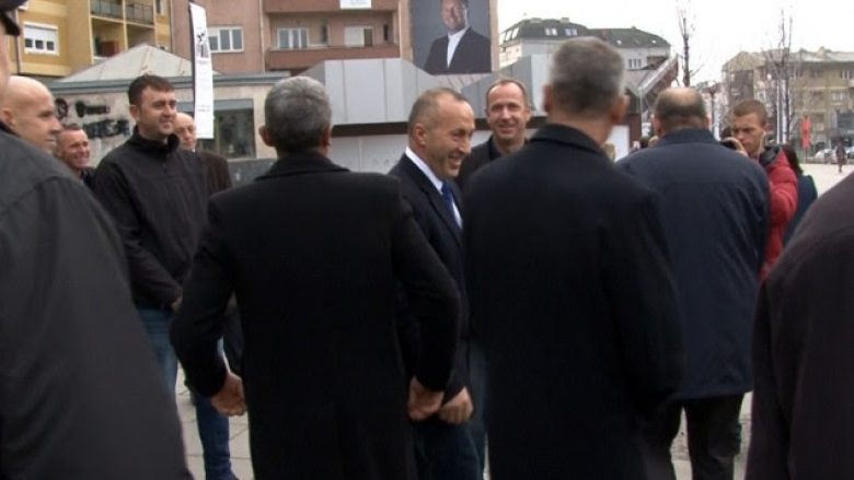Veteranët refuzojnë ftesën e Haradinajt për homazhe te varri i Rugovës (Video)