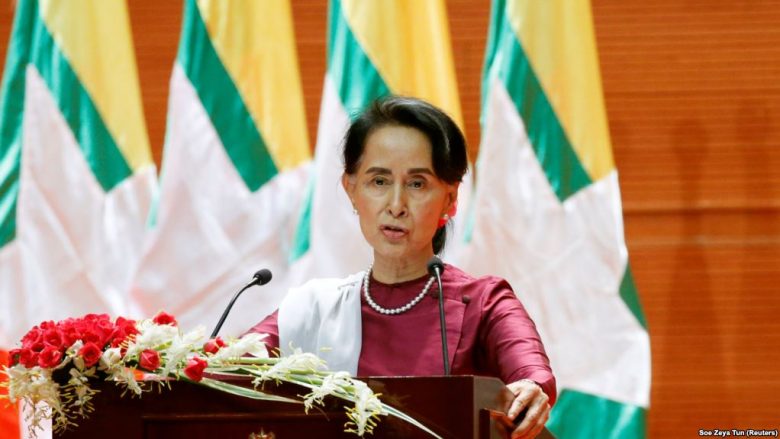 Aung San Suu Kyi viziton shtetin e Rakhines