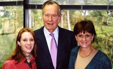 “Bush më futi duart kur isha 16-vjeçe”, ish-presidenti amerikan sërish nën akuzë për ngacmim seksual (Video)