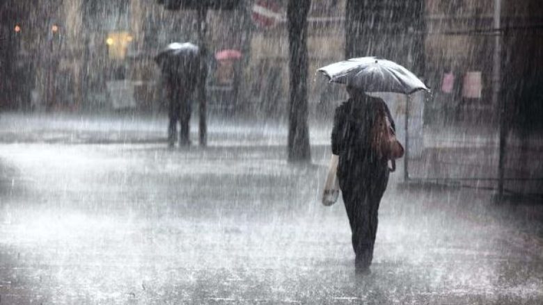 Vazhdojnë reshjet e shiut, më shumë shi në Ohër, më pak në Tetovë