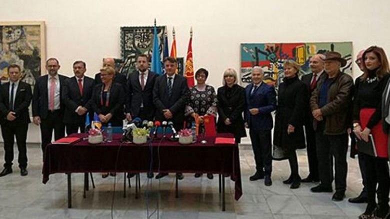 Shkupi dhe Sarajeva nënshkruajnë “marrëveshje për vllazërim”
