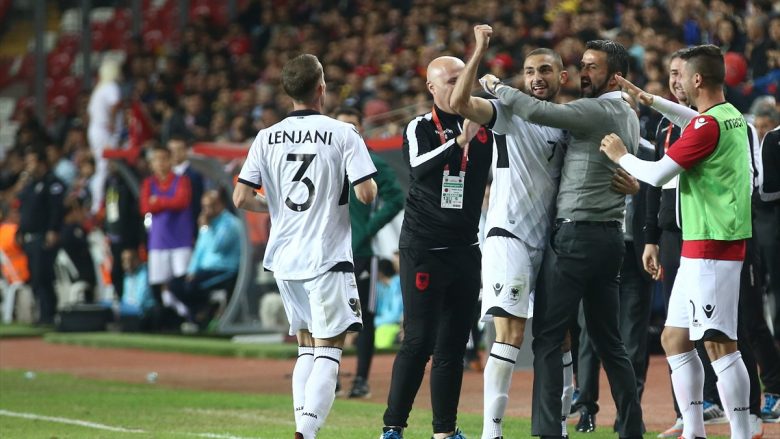 Shqipëri e fortë përballë Turqisë, fitore me 10 lojtarë në Antalia (Foto/Video)