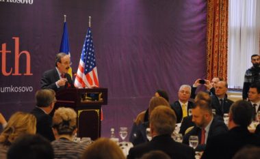 Engel: SHBA të përfshihet në dialogun Kosovë-Serbi