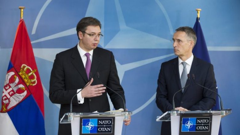 Vuçiq kërkoi nga NATO të mos zvogëlojë praninë në Kosovë