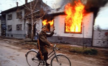Planin për rrëzimin e Milosheviqit e udhëhoqi Montogomery: Ajo që ndodhi në Kosovë, ishte vazhdim i Vukovarit