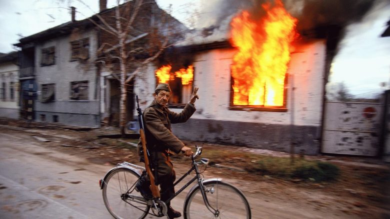 Planin për rrëzimin e Milosheviqit e udhëhoqi Montogomery: Ajo që ndodhi në Kosovë, ishte vazhdim i Vukovarit