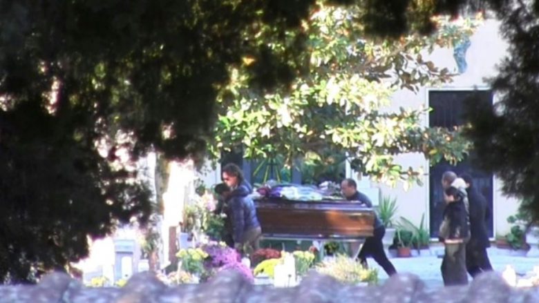Vetëm gruaja dhe fëmijët: “Bosi i bosëve” varroset me një funeral privat në Sicili (Video)