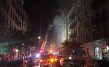 Një ndërtesë në New York përfshihet nga zjarri (Video)