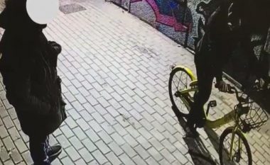 Pas një seri vjedhjesh, policia italiane arreston serbin që u filmua nga kamerat e sigurisë duke plaçkitur një burrë (Video)