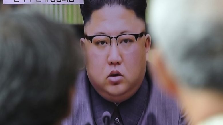 Gënjeshtrat më të mëdha nga Koreja e Veriut: Familja e Kimit nuk shkon në tualet, kanë fituar kampionatin botëror të futbollit (Foto/Video)