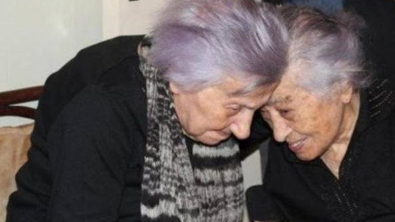 Fifi mbush 106 vjeç, feston me të motrën 112-vjeçare (Foto)