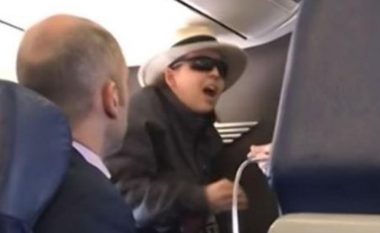 Incident gjatë fluturimit: “Do t’i vras të gjithë në këtë aeroplan” (Video)