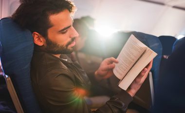 Leximi në aeroplan: Gjashtë librat e shkurtër që ju bëjnë më të mençur derisa të arrini në destinacion