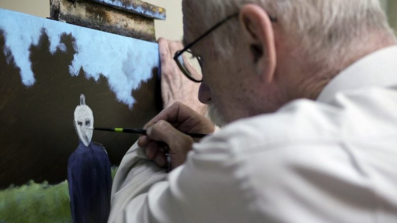 Burri 74-vjeç pretendon se ka humbur virgjërinë me alienët (Foto)